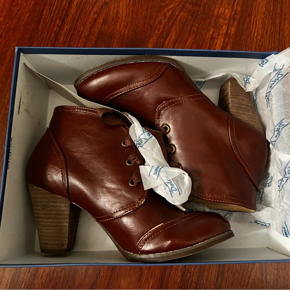Almost new Dolce Nome cognac lace up ankle boots
Size 8